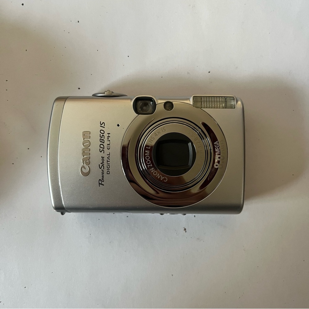 Canon PowerShot SD850 IS Digital Camera - Silver